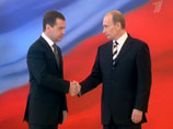 Российских лидеров этот упрек, однако, не касается - президент Дмитрий Медведев и премьер-министр Владимир Путин получают зарплаты значительно меньшие, чем любой из их коллег по "большой восьмерке"