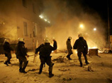 Новые столкновения в Афинах: студенты забросали полицию камнями и бутылками