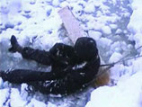 В Петербурге рыбак погиб, провалившись под лед. Еще двое едва не утонули при попытке его спасти