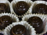 Датские медики рекомендуют потреблять больше горького шоколада тем, кто не желает набрать вес в новогодние праздники