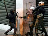 В Афинах сильный ливень прервал стычки анархистов с полицией