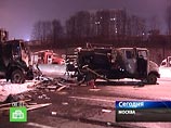 На МКАД мусоровоз столкнулся с легковым автомобилем и задавил насмерть трех рабочих На МКАД мусоровоз столкнулся с легковым автомобилем и задавил насмерть трех рабочих