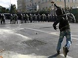 Треть греков оправдывает погромы, учиненные анархистами