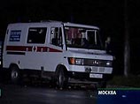Сотрудники милиции разыскивают черный Mercedes, который в воскресенье днем сбил мальчика в районе торгового центра "ХL" на севере Москвы и скрылся, ребенок был госпитализирован