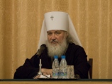 Патриарший местоблюститель считает главной задачей РПЦ защиту "духовных рубежей" Отечества Патриарший местоблюститель считает главной задачей РПЦ защиту "духовных рубежей" Отечества