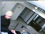 Видеокамеры наблюдения в ночь на 7 декабря зафиксировали незаконное проникновение в здание мэрии Таллина неизвестных людей с чемоданчиками, при этом незнакомцы проникали и в кабинеты высокопоставленных служащих