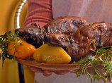 Власти Перу предложили населению антикризисное рождественское блюдо: зажарить морскую свинку вместо индейки
