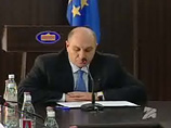 Заключение в прямом эфире 2-го канала грузинского телевидения представил председатель парламентской комиссии Паата Давитая