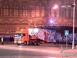 На Соборной площади Кремля устанавливают главную елку страны На Соборной площади Кремля устанавливают главную елку страны