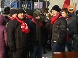 Акция протеста прошла у памятника Карлу Марксу на Театральной площади Акция протеста прошла у памятника Карлу Марксу на Театральной площади