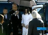 С бывшего "короля поп-музыки" в 2005 году были сняты обвинения в растлении малолетнего, после чего он уехал из США и некоторое время жил в Бахрейне, потом полгода гостил в Ирландии в замке, принадлежащем известному танцору Майклу Флэтли С бывшего "короля поп-музыки" в 2005 году были сняты обвинения в растлении малолетнего, после чего он уехал из США и некоторое время жил в Бахрейне, потом полгода гостил в Ирландии в замке, принадлежащем известному танцору Майклу Флэтли