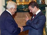 Медведев и Путин по очереди заверили Аббаса в стремлении развивать сотрудничество с палестинцами Медведев и Путин по очереди заверили Аббаса в стремлении развивать сотрудничество с палестинцами