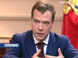 Несмотря на кризисные явления в экономике, ни дефолта, ни деноминации в России не будет, заверил президент РФ Дмитрий Медведев. "Я считаю, что ситуация не самая простая, но нет поводов для каких-то абсолютно драматических выводов