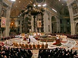 На богослужении, которое возглавил Папа Бенедикт XVI? присутствовали руководители итальянского государства, послы зарубежных стран, аккредитованные при Святом престоле