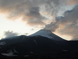 На Камчатке началось первое за полвека извержение вулкана Корякского
