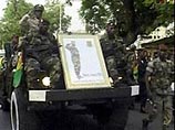Пока Гвинея прощается с президентом, лидер повстанцев призывает мировых лидеров к диалогу