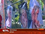В Тегеране прошла массовая акция по метанию ботинок в портрет президента США Джорджа Буша