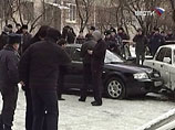 Рядом с домом Пагиева на улице Морских пехотинцев неизвестные подошли к остановившемуся автомобилю Audi, в котором ехал бывший мэр города, и открыли по автомашине огонь. Находившиеся в машине скончались на месте