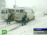 Особенно трудная обстановка сложилась в районе горного перевала федеральной автотрассы Краснодар - Джубга, где из-за непогоды возникают многочисленные пробки Особенно трудная обстановка сложилась в районе горного перевала федеральной автотрассы Краснодар - Джубга, где из-за непогоды возникают многочисленные пробки