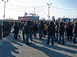 По данным УВД по Приморскому краю, 21 декабря на центральной площади Владивостока несанкционированно собралось более 300 человек, которые протестовали против повышения с 12 января 2009 года таможенных пошлин на иномарки