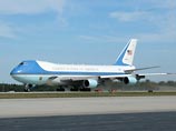 Президент США Джордж Буш совершил последний полет на борту специального самолета ВВС страны для обслуживания главы государства, известного как "борт номер один" Президент США Джордж Буш совершил последний полет на борту специального самолета ВВС страны для обслуживания главы государства, известного как "борт номер один"