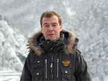 В видеообращении, размещенном на кремлевском сайте Медведев рассказал, что ему кататься на лыжах в Красной поляне "очень понравилось", и сделал вывод, что в России уже созданы вполне приличные условия для отдыха