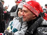 Покатавшись на лыжах под Сочи, Медведев придумал, чем заняться россиянам на каникулах - физкультурой
Покатавшись на лыжах под Сочи, Медведев придумал, чем заняться россиянам на каникулах - физкультурой