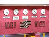 Средневзвешенный курс доллара к рублю на торгах ЕТС ММВБ по состоянию на 11-30 мск повысился на 46,50 копеек по сравнению с курсом предыдущего торгового дня, и составил 30,9981 рубля Средневзвешенный курс доллара к рублю на торгах ЕТС ММВБ по состоянию на 11-30 мск повысился на 46,50 копеек по сравнению с курсом предыдущего торгового дня, и составил 30,9981 рубля