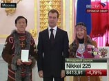 Медведев наградил в Кремле многодетных родителей, доложил об успехах Года семьи и обещал помощь вопреки кризису