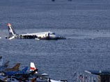 "Чудо на Гудзоне": в реку упал пассажирский самолет. Всех 155 человек на борту спасли