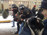 В Вильнюсе полиция разгоняет демонстрантов дубинками и слезоточивым газом