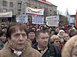Участники митинга протестовали против проводимой властями политики, которая, по их мнению, ведет к росту цен, обнищанию населения, добиваются отмены законов, которыми повышены налоги, активизации социального диалога Участники митинга протестовали против проводимой властями политики, которая, по их мнению, ведет к росту цен, обнищанию населения, добиваются отмены законов, которыми повышены налоги, активизации социального диалога