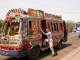 Пакистанские  талибы  угрожают  взрывать те автобусы, водители которых проигрывают музыку 