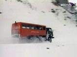 В Дагестане десятки человек вызволены из снежного плена. Их завалило на горной дороге