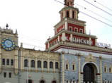 Строительство современного здания Казанского вокзала началось в 1913 году и закончилось в 1940 году. Здание выстроено в неорусском стиле архитектором Алексеем Щусевым с авторским коллективом