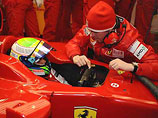 Фелипе Массу не смущает большое количество кнопок на руле новой Ferrari F60 Фелипе Массу не смущает большое количество кнопок на руле новой Ferrari F60