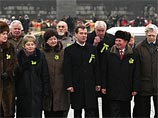 Находящийся в Петербурге президент России Дмитрий Медведев почтил память воинов-освободителей блокадного Ленинграда и жителей города, погибших в годы блокады Находящийся в Петербурге президент России Дмитрий Медведев почтил память воинов-освободителей блокадного Ленинграда и жителей города, погибших в годы блокады