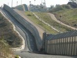 Возведение стены на границе США с Мексикой практически завершено Возведение стены на границе США с Мексикой практически завершено