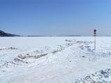 В Магаданской области под лед провалился микроавтобус с людьми: один человек погиб