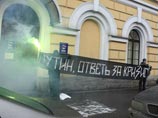 В Петербурге нацболы захватили приемную Путина, требуя встречи с премьером