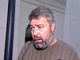 С оправданием президента Муратов как ни странно согласился: "Дмитрий Анатольевич сказал, что сделал правильно, и я не могу не разделить этого: любое заявление политического лидера страны дало бы следствию своеобразное направление, задание, по которому оно С оправданием президента Муратов как ни странно согласился: "Дмитрий Анатольевич сказал, что сделал правильно, и я не могу не разделить этого: любое заявление политического лидера страны дало бы следствию своеобразное направление, задание, по которому оно