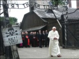 Несмотря на посещение папой Бенедиктом XVI Освенцима , иудейская община предъявляет к нему серьезные претензии Несмотря на посещение папой Бенедиктом XVI Освенцима , иудейская община предъявляет к нему серьезные претензии
