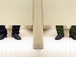 В США наркодилер позвал клиента на встречу из туалета полицейского участка В США наркодилер позвал клиента на встречу из туалета полицейского участка