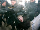Милиция ловит "несогласных" по всей Москве. А они перекрыли Большую Полянку