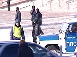 В Екатеринбурге "гаишники" попытались переписать номера машин протестующих
В Екатеринбурге "гаишники" попытались переписать номера машин протестующих