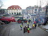 Латвийские крестьяне на тракторах прибыли к зданию Министерства земледелия и развели костры Латвийские крестьяне на тракторах прибыли к зданию Министерства земледелия и развели костры