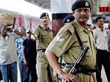 Индийские правоохранительные органы арестовали 42-летнего аудитора Джитендру Кумара Мохалу, который стал неадекватно вести себя на борту самолета, летящего внутренним рейсом в Дели