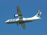 Самолет АТР-42 авиакомпании UTair с 22 пассажирами на борту из-за отказа двигателя совершил в четверг аварийную посадку в Омске
