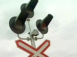 На железной дороге в Свердловской области поезд врезался в заглохший "Москвич": водитель погиб
