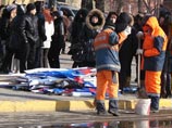 После проправительственного митинга во Владивостоке флаги не бросали в грязь, а аккуратно складывали на чистый асфальт, утверждает "Молодая гвардия" ЕР